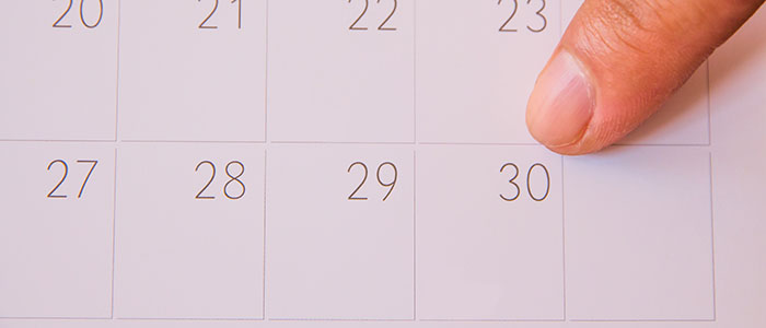 具体的に日付を指定すること