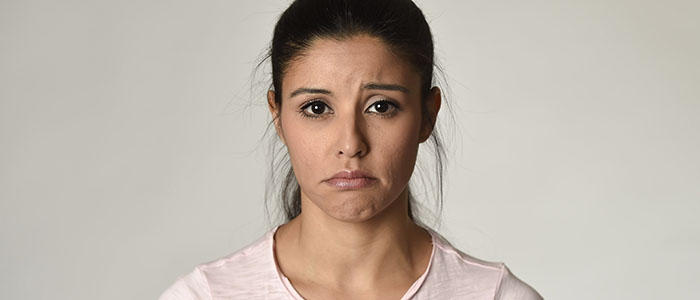 笑顔で話してくれない - 恋愛対象外になりがちな女性