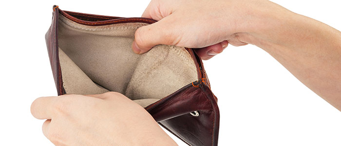 お金の使い方が下手 - ケチな彼女の特徴
