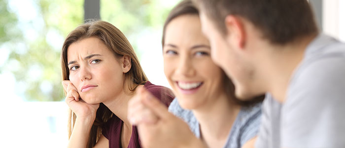 相手を束縛してしまう - 付き合ってもすぐに別れてしまう女性の特徴
