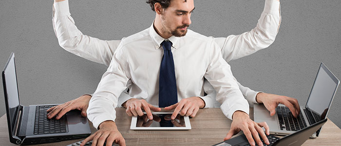 自由に使える時間が限られる - 恋愛と仕事の両立が難しい理由は？