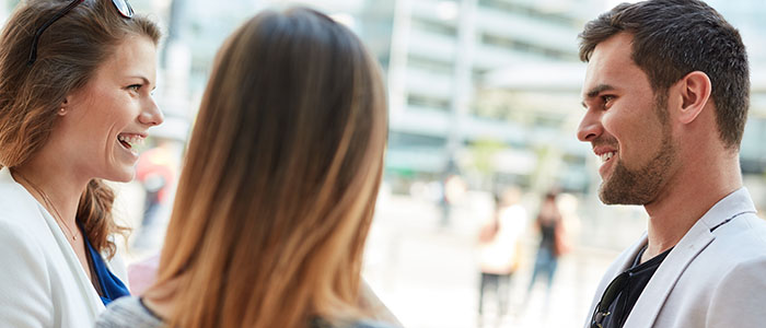 最初に会う時は友だちも一緒がおすすめ - 友達の紹介から恋愛をするために