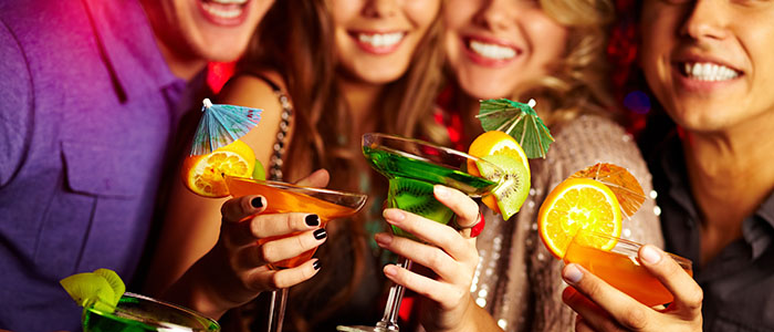 合コンや飲み会に参加しない - 恋愛に無関心な女性の特徴